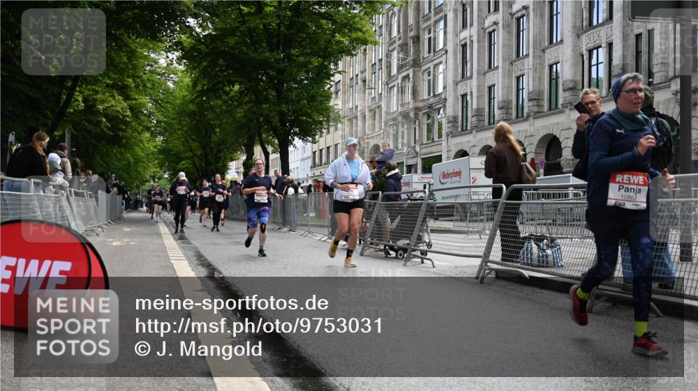 14.06.2026 - REWE Women's Run J. Mangold http://msf.ph/oto/9753031 14.06.2026 10:09:29 Ziel 10379, 10641, 10725, 10862, 10889, 11177, 11202, 11374 meine-sportfotos.de
