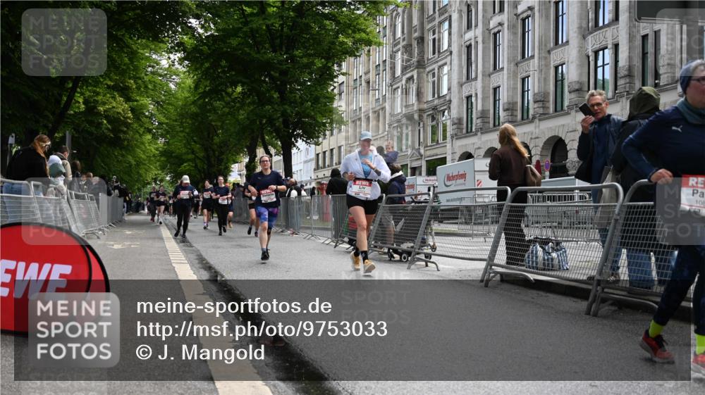 14.06.2026 - REWE Women's Run J. Mangold http://msf.ph/oto/9753033 14.06.2026 10:09:29 Ziel 10379, 10641, 10725, 10862, 10889, 11177, 11202, 11374 meine-sportfotos.de