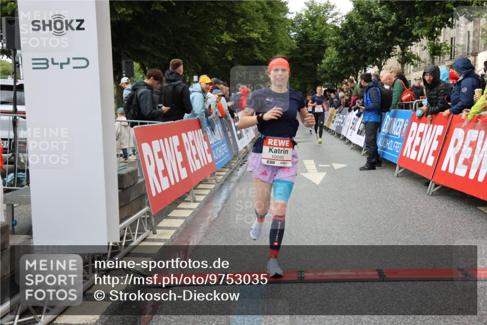 14.06.2026 - REWE Women's Run Strokosch-Dieckow http://msf.ph/oto/9753035 14.06.2026 09:49:02 Ziel 10074, 10095, 10106, 10407, 10642 meine-sportfotos.de