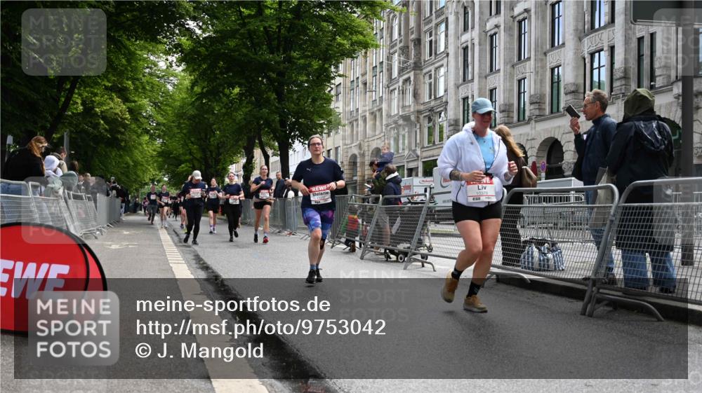 14.06.2026 - REWE Women's Run J. Mangold http://msf.ph/oto/9753042 14.06.2026 10:09:31 Ziel 10359, 10379, 10678, 10862, 11177, 11202 meine-sportfotos.de