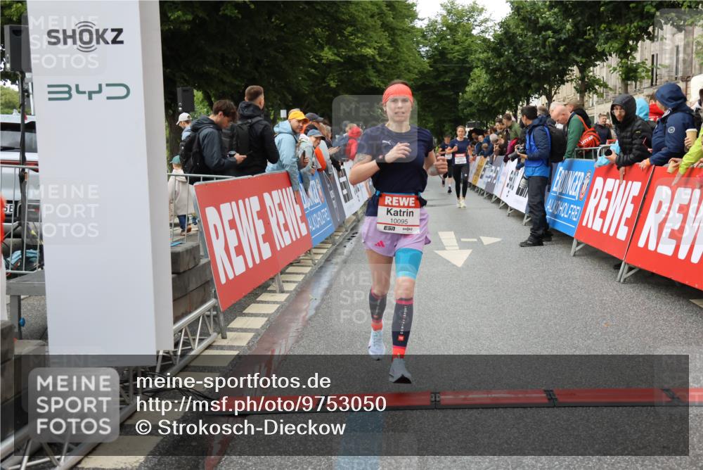 14.06.2026 - REWE Women's Run Strokosch-Dieckow http://msf.ph/oto/9753050 14.06.2026 09:49:02 Ziel 10074, 10095, 10106, 10407, 10642 meine-sportfotos.de