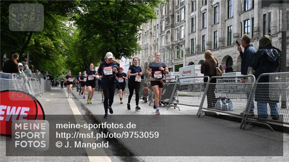 14.06.2026 - REWE Women's Run J. Mangold http://msf.ph/oto/9753059 14.06.2026 10:09:34 Ziel 10257, 10359, 10379, 10621, 10678, 10862, 10886, 11202, 11213, 11405 meine-sportfotos.de