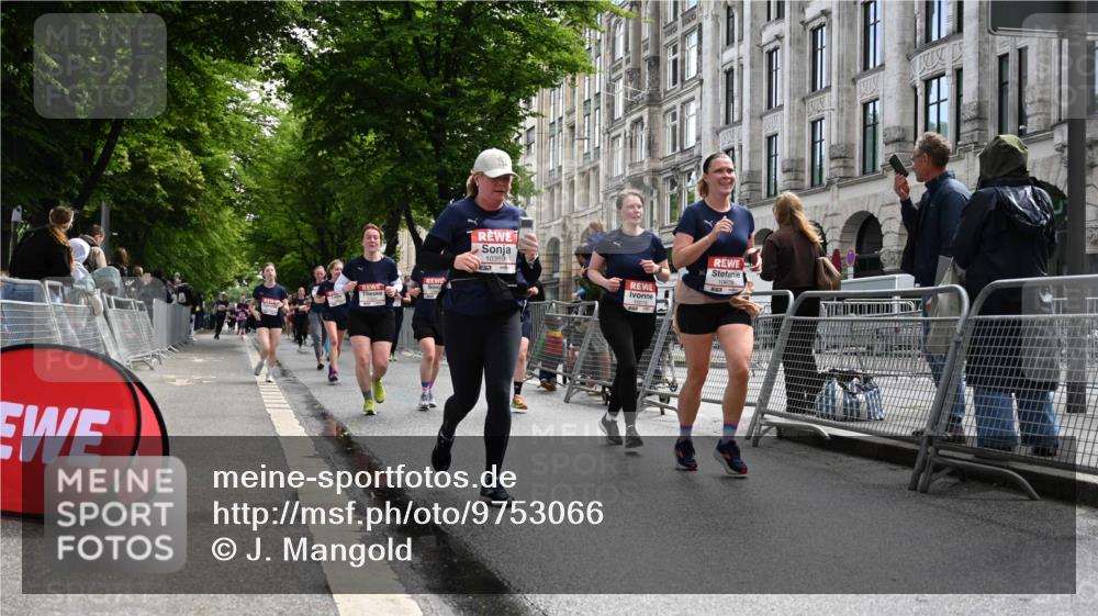 14.06.2026 - REWE Women's Run J. Mangold http://msf.ph/oto/9753066 14.06.2026 10:09:35 Ziel 10078, 10257, 10359, 10379, 10621, 10627, 10678, 10886, 11202, 11213, 11405 meine-sportfotos.de