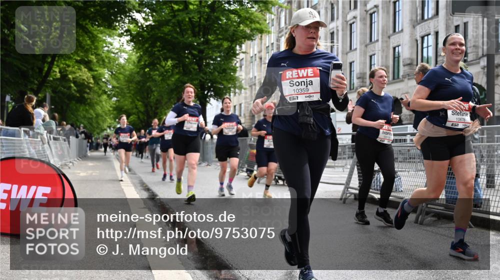 14.06.2026 - REWE Women's Run J. Mangold http://msf.ph/oto/9753075 14.06.2026 10:09:36 Ziel 10078, 10257, 10359, 10621, 10627, 10678, 10886, 11202, 11213, 11405 meine-sportfotos.de