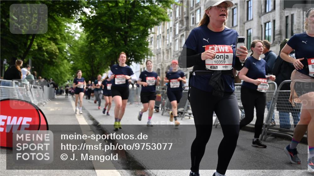 14.06.2026 - REWE Women's Run J. Mangold http://msf.ph/oto/9753077 14.06.2026 10:09:36 Ziel 10078, 10257, 10359, 10621, 10627, 10678, 10886, 11202, 11213, 11405 meine-sportfotos.de