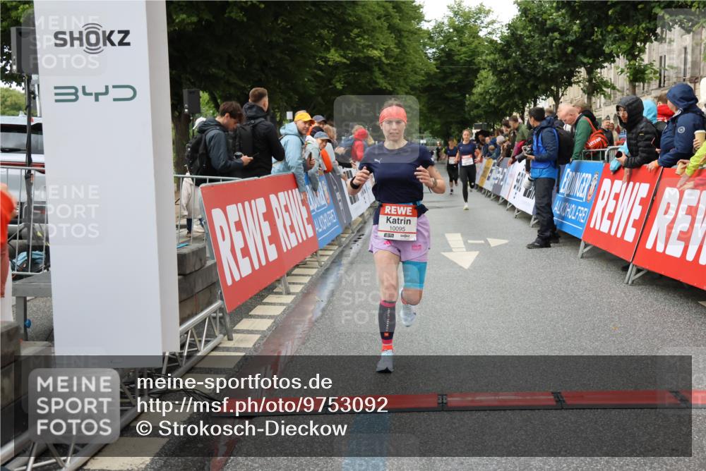 14.06.2026 - REWE Women's Run Strokosch-Dieckow http://msf.ph/oto/9753092 14.06.2026 09:49:02 Ziel 10074, 10095, 10106, 10407, 10642 meine-sportfotos.de