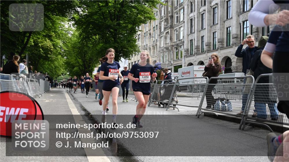 14.06.2026 - REWE Women's Run J. Mangold http://msf.ph/oto/9753097 14.06.2026 10:09:39 Ziel 10078, 10079, 10257, 10313, 10359, 10621, 10627, 10678, 10886, 11213, 11405, 11504 meine-sportfotos.de