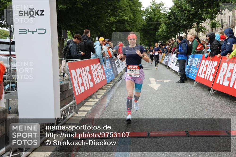 14.06.2026 - REWE Women's Run Strokosch-Dieckow http://msf.ph/oto/9753107 14.06.2026 09:49:02 Ziel 10074, 10095, 10106, 10407, 10642 meine-sportfotos.de