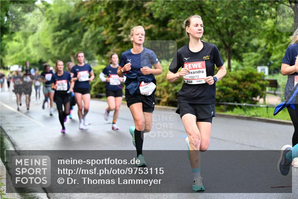 14.06.2026 - REWE Women's Run Dr. Thomas Lammeyer http://msf.ph/oto/9753115 14.06.2026 09:16:06 Laufen 10322, 10273, 7 meine-sportfotos.de