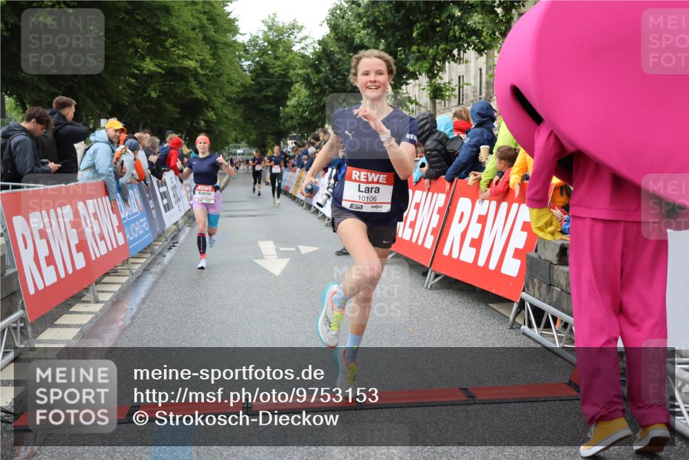14.06.2026 - REWE Women's Run Strokosch-Dieckow http://msf.ph/oto/9753153 14.06.2026 09:49:00 Ziel 10095, 10106, 10266, 10407, 10642 meine-sportfotos.de