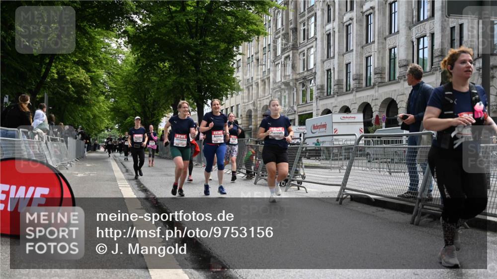 14.06.2026 - REWE Women's Run J. Mangold http://msf.ph/oto/9753156 14.06.2026 10:09:47 Ziel 10079, 10313, 10445, 10469, 10585, 10944, 10950, 10951, 11147, 11277, 11504 meine-sportfotos.de