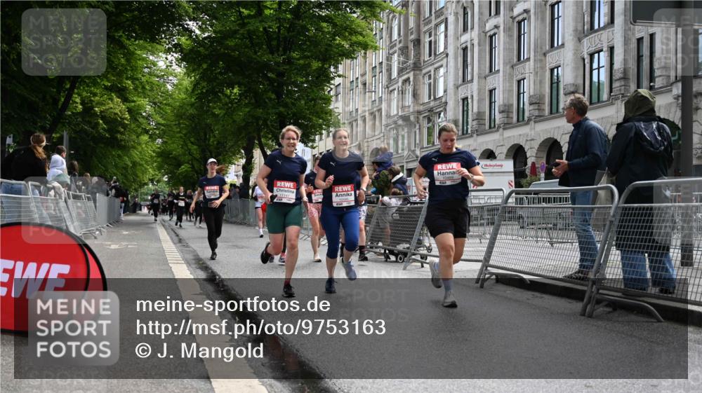 14.06.2026 - REWE Women's Run J. Mangold http://msf.ph/oto/9753163 14.06.2026 10:09:47 Ziel 10079, 10313, 10445, 10469, 10585, 10944, 10950, 10951, 11147, 11277, 11504 meine-sportfotos.de