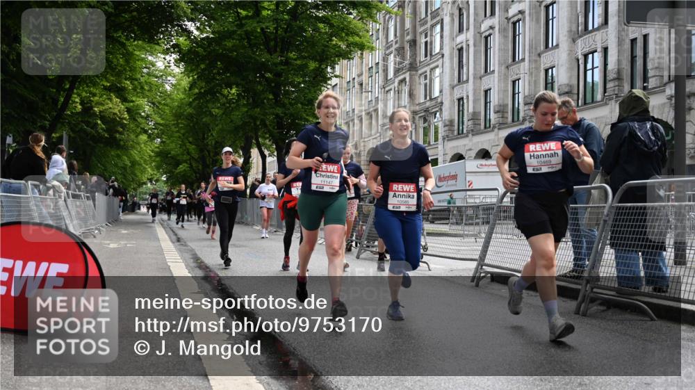 14.06.2026 - REWE Women's Run J. Mangold http://msf.ph/oto/9753170 14.06.2026 10:09:48 Ziel 10313, 10445, 10469, 10585, 10944, 10950, 10951, 11147, 11277, 11504 meine-sportfotos.de