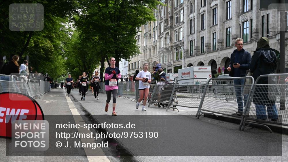 14.06.2026 - REWE Women's Run J. Mangold http://msf.ph/oto/9753190 14.06.2026 10:09:53 Ziel 10445, 10469, 10585, 10665, 10917, 10950, 10951, 11147, 11152, 11239, 11277, 11474, 11498 meine-sportfotos.de