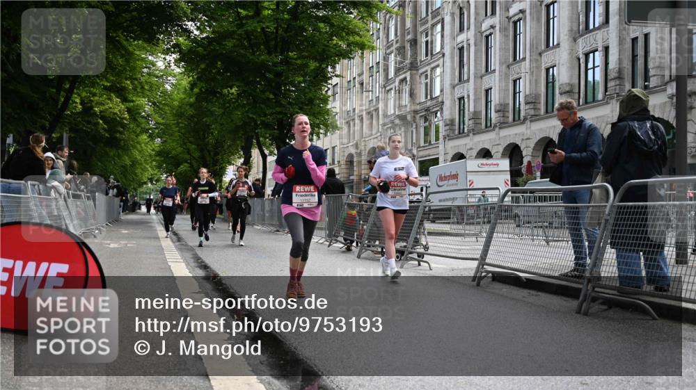 14.06.2026 - REWE Women's Run J. Mangold http://msf.ph/oto/9753193 14.06.2026 10:09:54 Ziel 10445, 10665, 10917, 10950, 10951, 11152, 11239, 11277, 11474, 11498 meine-sportfotos.de