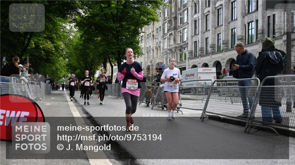 14.06.2026 - REWE Women's Run J. Mangold http://msf.ph/oto/9753194 14.06.2026 10:09:54 Ziel 10445, 10665, 10917, 10950, 10951, 11152, 11239, 11277, 11474, 11498 meine-sportfotos.de