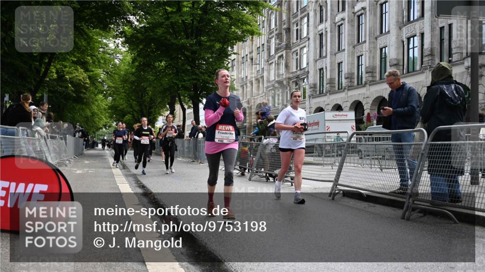 14.06.2026 - REWE Women's Run J. Mangold http://msf.ph/oto/9753198 14.06.2026 10:09:54 Ziel 10445, 10665, 10917, 10950, 10951, 11152, 11239, 11277, 11474, 11498 meine-sportfotos.de