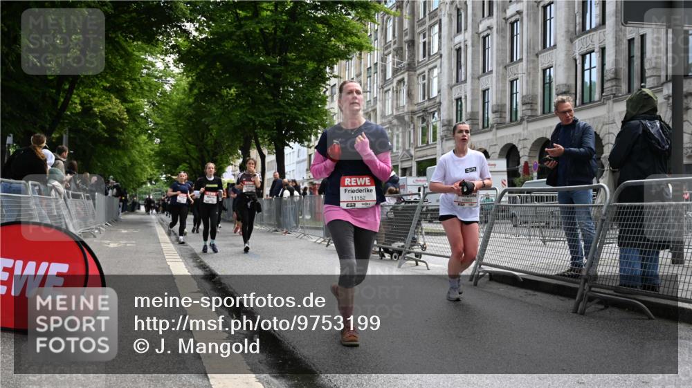 14.06.2026 - REWE Women's Run J. Mangold http://msf.ph/oto/9753199 14.06.2026 10:09:55 Ziel 10445, 10665, 10917, 11152, 11239, 11474, 11498 meine-sportfotos.de