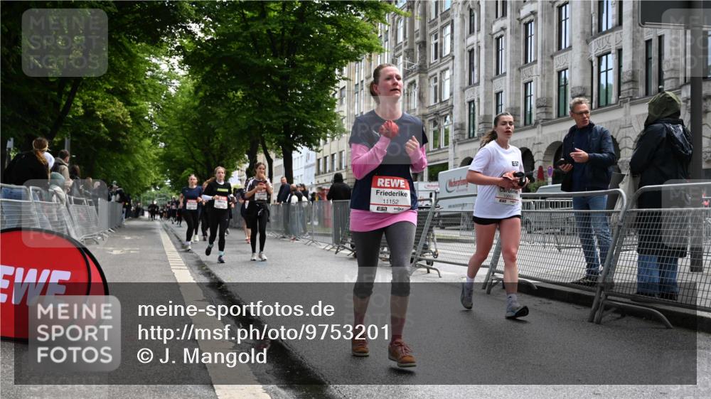 14.06.2026 - REWE Women's Run J. Mangold http://msf.ph/oto/9753201 14.06.2026 10:09:55 Ziel 10445, 10665, 10917, 11152, 11239, 11474, 11498 meine-sportfotos.de