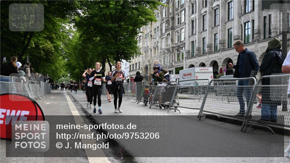 14.06.2026 - REWE Women's Run J. Mangold http://msf.ph/oto/9753206 14.06.2026 10:09:56 Ziel 10412, 10413, 10665, 10917, 11152, 11239, 11453, 11474, 11498 meine-sportfotos.de