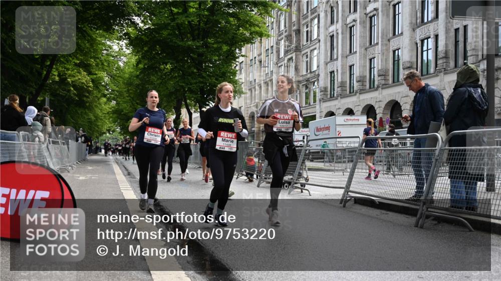 14.06.2026 - REWE Women's Run J. Mangold http://msf.ph/oto/9753220 14.06.2026 10:09:58 Ziel 10412, 10413, 10665, 10702, 10703, 10890, 10917, 11152, 11239, 11453, 11474, 11498 meine-sportfotos.de