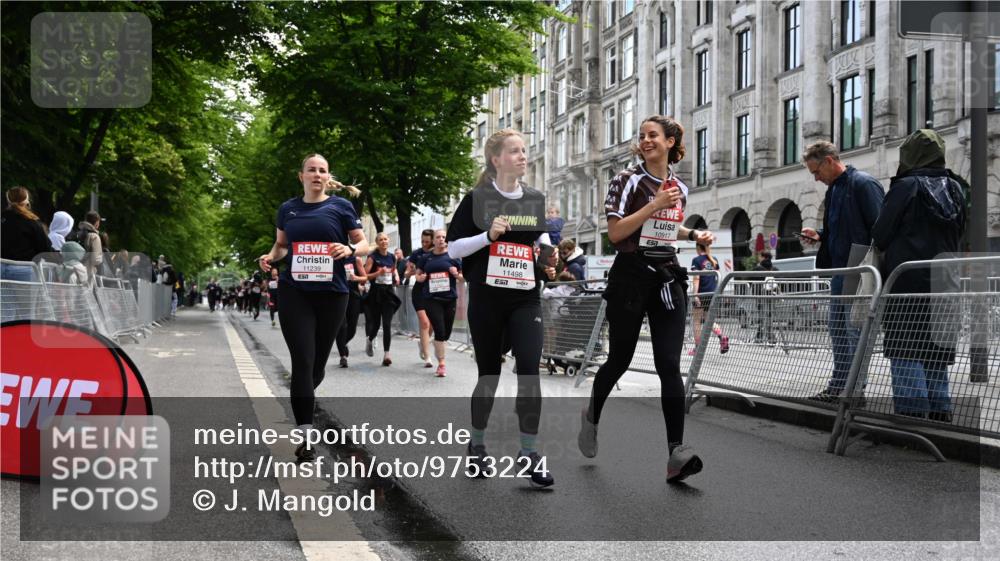 14.06.2026 - REWE Women's Run J. Mangold http://msf.ph/oto/9753224 14.06.2026 10:09:58 Ziel 10412, 10413, 10665, 10702, 10703, 10890, 10917, 11152, 11239, 11453, 11474, 11498 meine-sportfotos.de