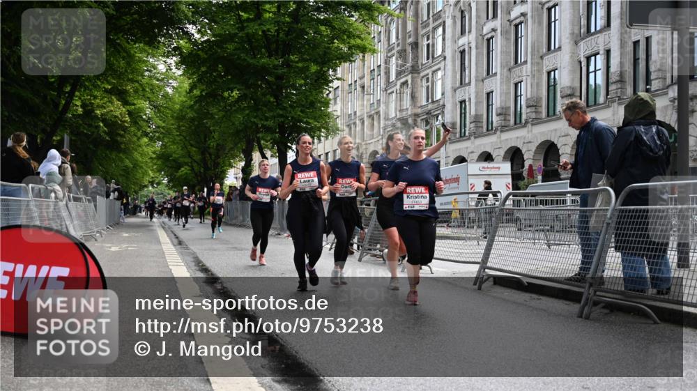 14.06.2026 - REWE Women's Run J. Mangold http://msf.ph/oto/9753238 14.06.2026 10:10:01 Ziel 10412, 10413, 10702, 10703, 10890, 10917, 11239, 11453, 11474, 11487, 11498 meine-sportfotos.de