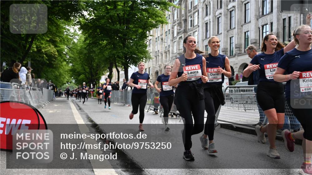 14.06.2026 - REWE Women's Run J. Mangold http://msf.ph/oto/9753250 14.06.2026 10:10:02 Ziel 10412, 10413, 10702, 10703, 10890, 10917, 11239, 11453, 11474, 11487, 11498 meine-sportfotos.de