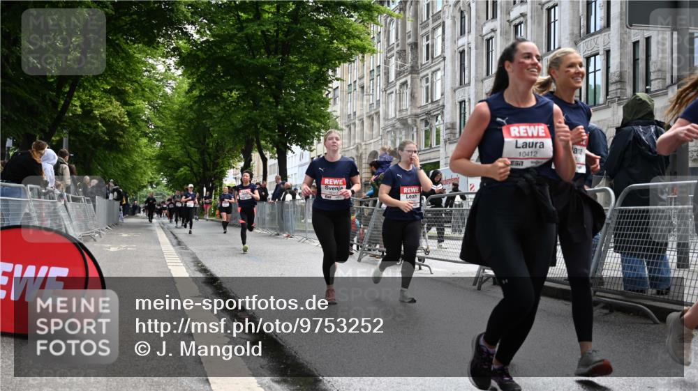 14.06.2026 - REWE Women's Run J. Mangold http://msf.ph/oto/9753252 14.06.2026 10:10:02 Ziel 10412, 10413, 10702, 10703, 10890, 10917, 11239, 11453, 11474, 11487, 11498 meine-sportfotos.de