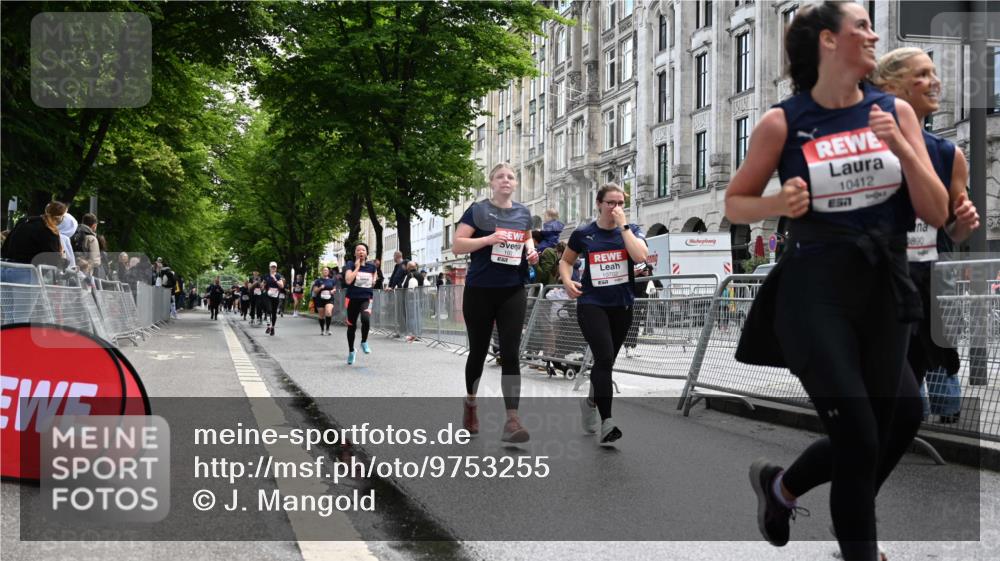 14.06.2026 - REWE Women's Run J. Mangold http://msf.ph/oto/9753255 14.06.2026 10:10:03 Ziel 10293, 10412, 10413, 10702, 10703, 10890, 10917, 11239, 11453, 11474, 11487, 11498 meine-sportfotos.de