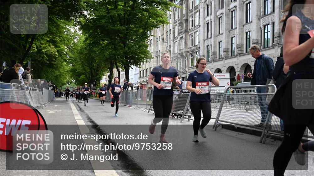 14.06.2026 - REWE Women's Run J. Mangold http://msf.ph/oto/9753258 14.06.2026 10:10:03 Ziel 10293, 10412, 10413, 10702, 10703, 10890, 10917, 11239, 11453, 11474, 11487, 11498 meine-sportfotos.de