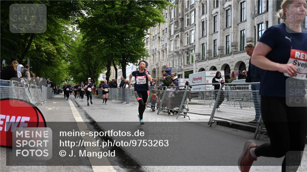 14.06.2026 - REWE Women's Run J. Mangold http://msf.ph/oto/9753263 14.06.2026 10:10:04 Ziel 10293, 10412, 10413, 10702, 10703, 10890, 11453, 11487 meine-sportfotos.de
