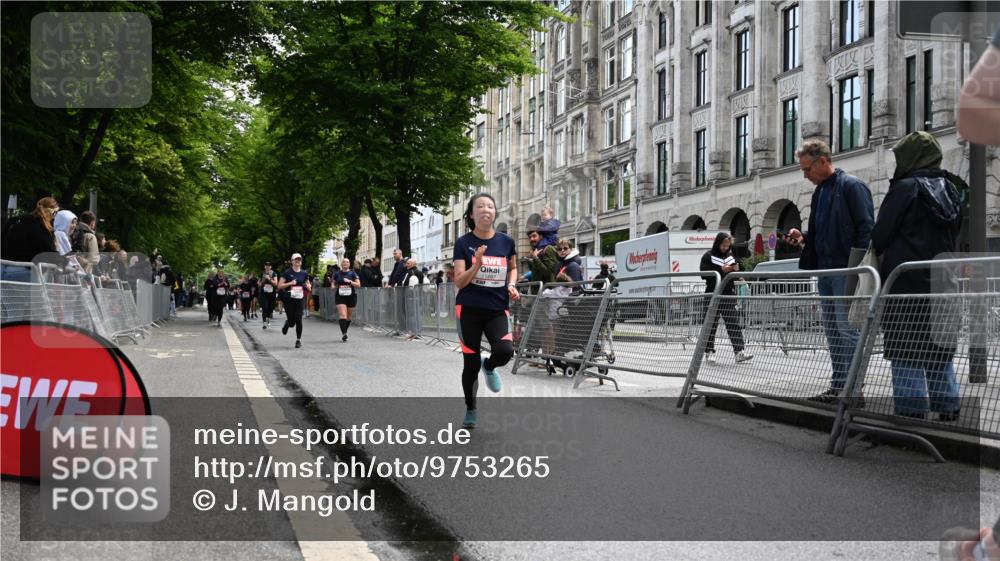 14.06.2026 - REWE Women's Run J. Mangold http://msf.ph/oto/9753265 14.06.2026 10:10:04 Ziel 10293, 10412, 10413, 10702, 10703, 10890, 11453, 11487 meine-sportfotos.de