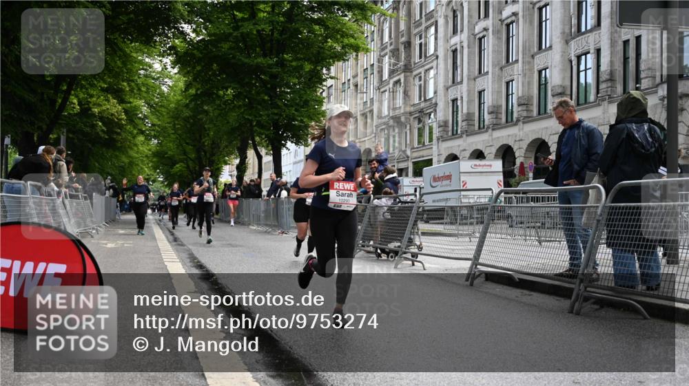 14.06.2026 - REWE Women's Run J. Mangold http://msf.ph/oto/9753274 14.06.2026 10:10:09 Ziel 10185, 10293, 11178, 11339, 11487 meine-sportfotos.de