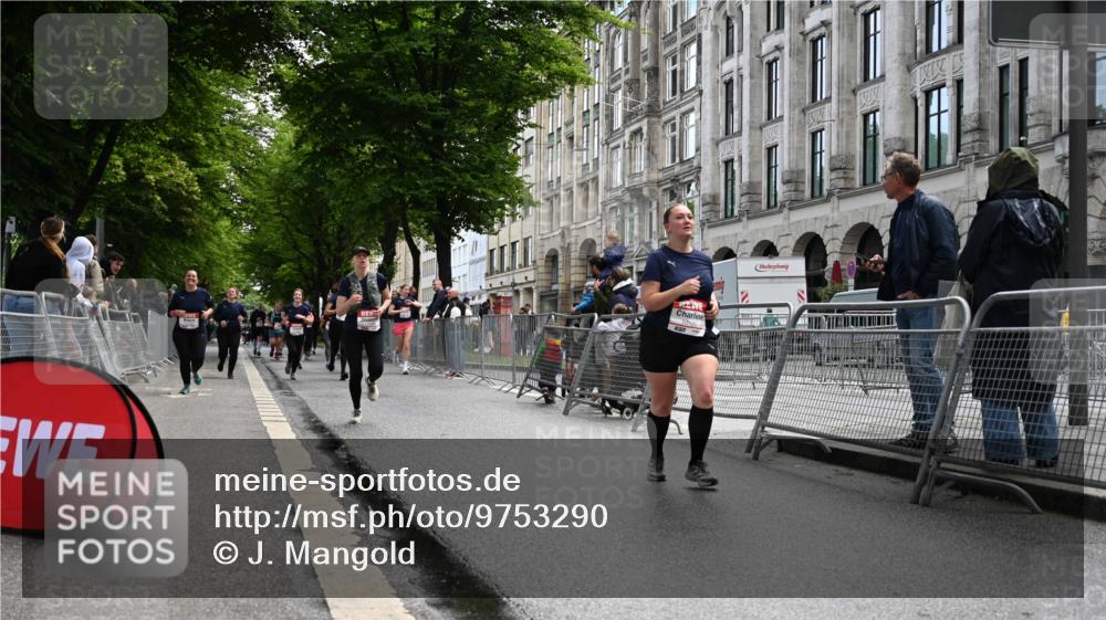 14.06.2026 - REWE Women's Run J. Mangold http://msf.ph/oto/9753290 14.06.2026 10:10:11 Ziel 10185, 10293, 10878, 10903, 11022, 11178, 11339, 11345, 11486 meine-sportfotos.de