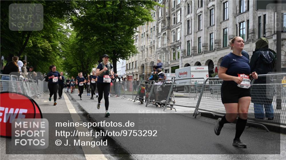 14.06.2026 - REWE Women's Run J. Mangold http://msf.ph/oto/9753292 14.06.2026 10:10:11 Ziel 10185, 10293, 10878, 10903, 11022, 11178, 11339, 11345, 11486 meine-sportfotos.de
