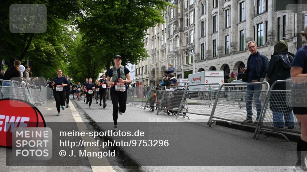 14.06.2026 - REWE Women's Run J. Mangold http://msf.ph/oto/9753296 14.06.2026 10:10:12 Ziel 10185, 10293, 10878, 10903, 11022, 11178, 11339, 11345, 11486 meine-sportfotos.de
