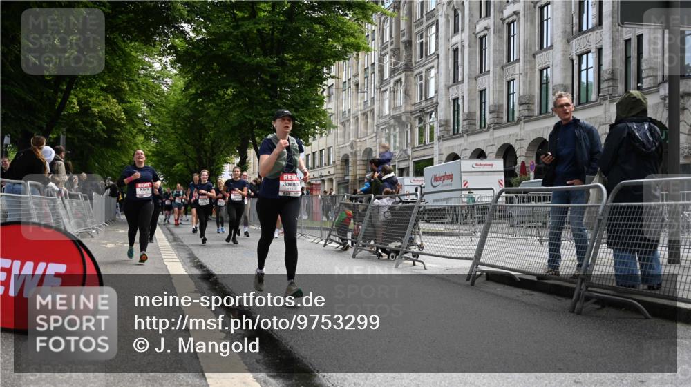 14.06.2026 - REWE Women's Run J. Mangold http://msf.ph/oto/9753299 14.06.2026 10:10:12 Ziel 10185, 10293, 10878, 10903, 11022, 11178, 11339, 11345, 11486 meine-sportfotos.de