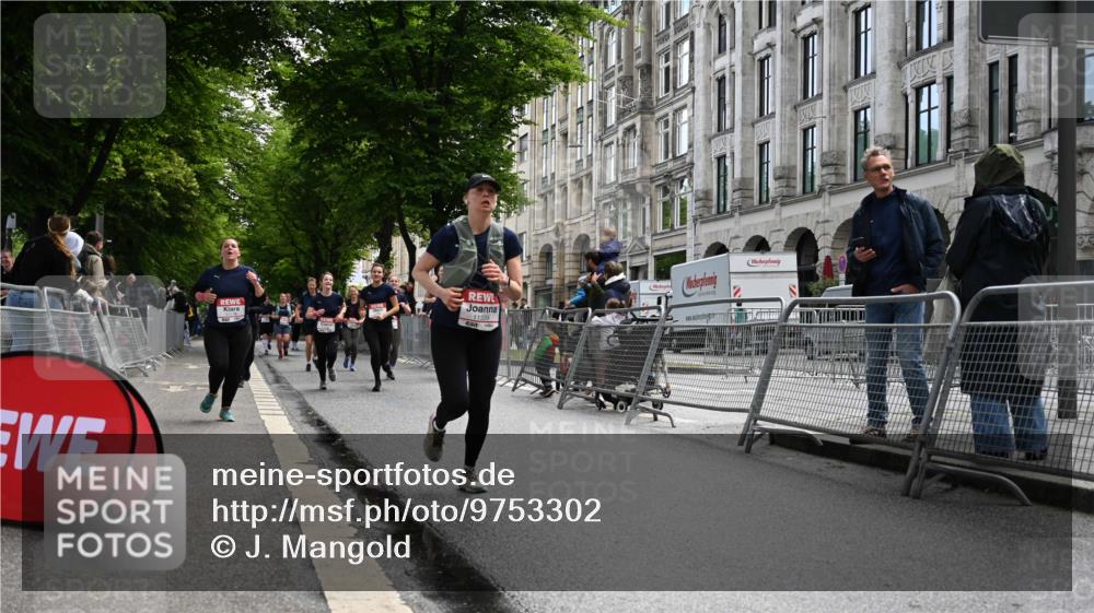14.06.2026 - REWE Women's Run J. Mangold http://msf.ph/oto/9753302 14.06.2026 10:10:12 Ziel 10185, 10293, 10878, 10903, 11022, 11178, 11339, 11345, 11486 meine-sportfotos.de
