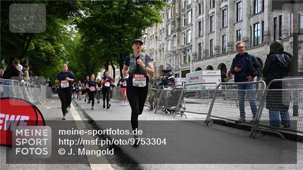 14.06.2026 - REWE Women's Run J. Mangold http://msf.ph/oto/9753304 14.06.2026 10:10:13 Ziel 10185, 10293, 10878, 10903, 11022, 11178, 11339, 11345, 11486 meine-sportfotos.de