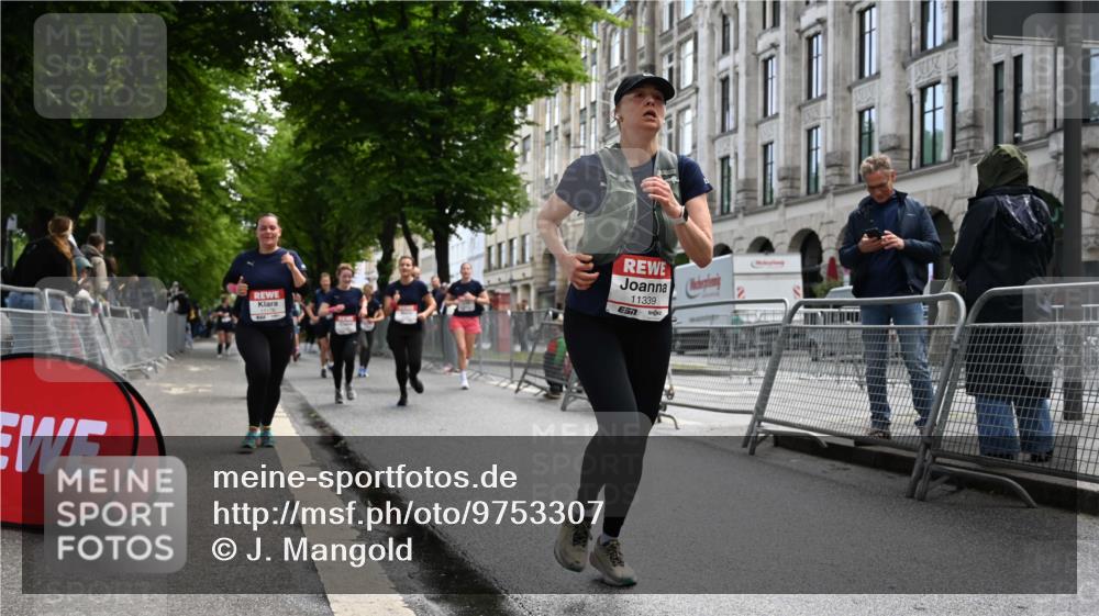 14.06.2026 - REWE Women's Run J. Mangold http://msf.ph/oto/9753307 14.06.2026 10:10:13 Ziel 10185, 10293, 10878, 10903, 11022, 11178, 11339, 11345, 11486 meine-sportfotos.de