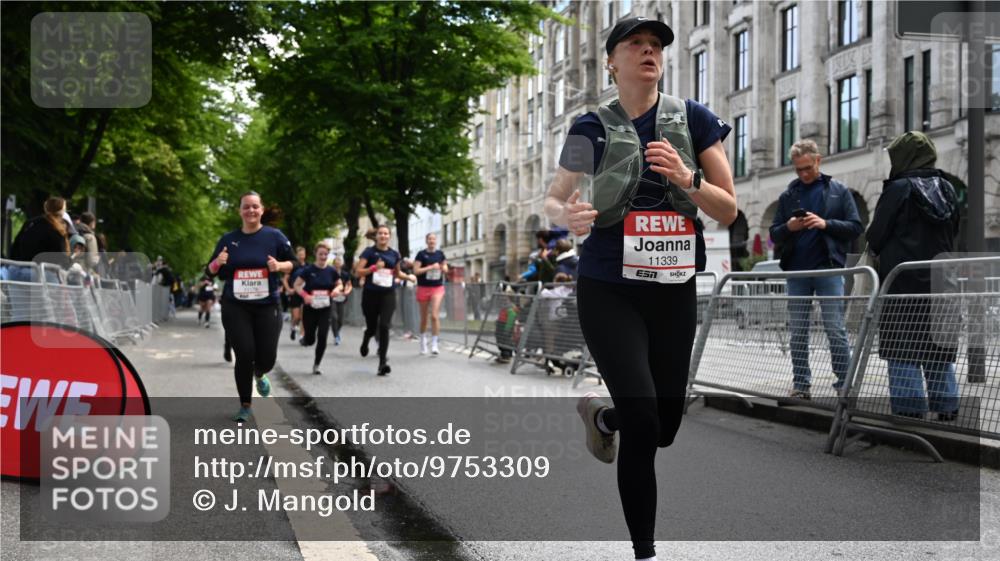 14.06.2026 - REWE Women's Run J. Mangold http://msf.ph/oto/9753309 14.06.2026 10:10:13 Ziel 10185, 10293, 10878, 10903, 11022, 11178, 11339, 11345, 11486 meine-sportfotos.de