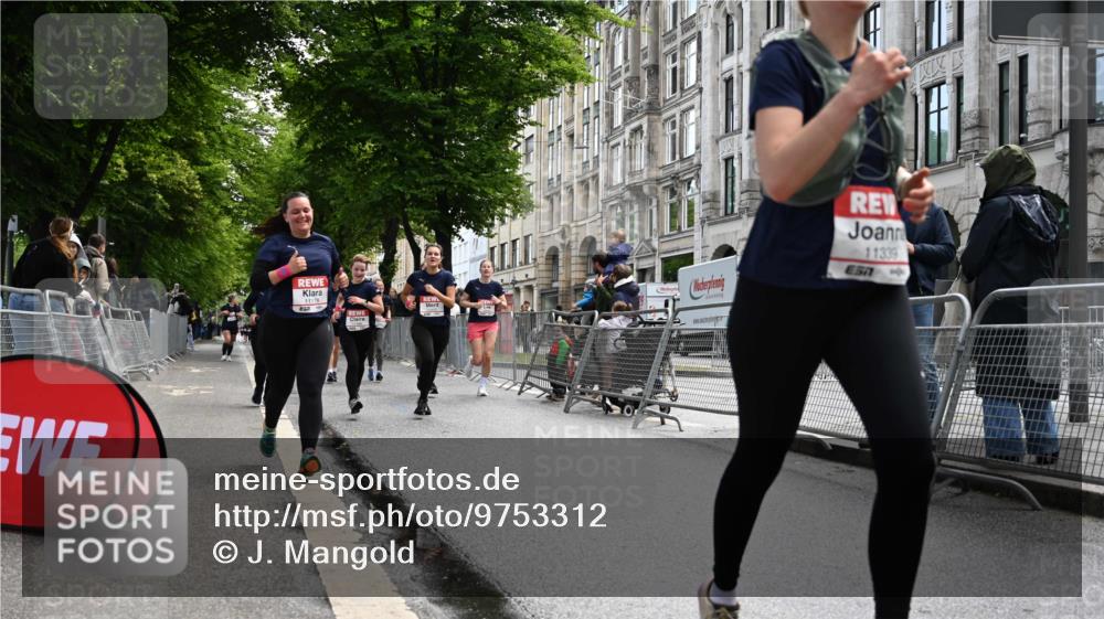 14.06.2026 - REWE Women's Run J. Mangold http://msf.ph/oto/9753312 14.06.2026 10:10:14 Ziel 10185, 10425, 10464, 10878, 10903, 11022, 11178, 11339, 11345, 11486 meine-sportfotos.de