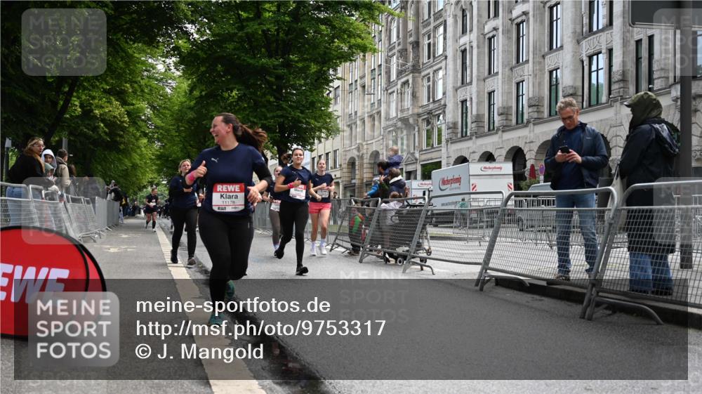 14.06.2026 - REWE Women's Run J. Mangold http://msf.ph/oto/9753317 14.06.2026 10:10:14 Ziel 10185, 10425, 10464, 10878, 10903, 11022, 11178, 11339, 11345, 11486 meine-sportfotos.de