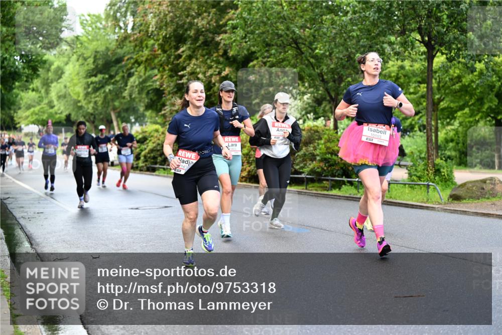 14.06.2026 - REWE Women's Run Dr. Thomas Lammeyer http://msf.ph/oto/9753318 14.06.2026 09:16:25 Laufen 7, 142, 10103 meine-sportfotos.de