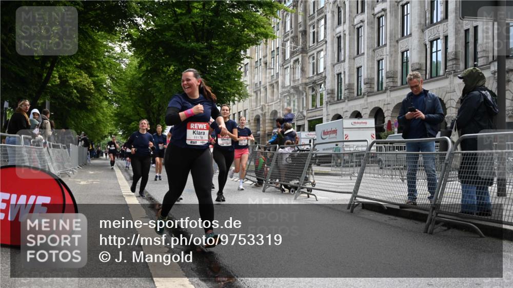 14.06.2026 - REWE Women's Run J. Mangold http://msf.ph/oto/9753319 14.06.2026 10:10:14 Ziel 10185, 10425, 10464, 10878, 10903, 11022, 11178, 11339, 11345, 11486 meine-sportfotos.de
