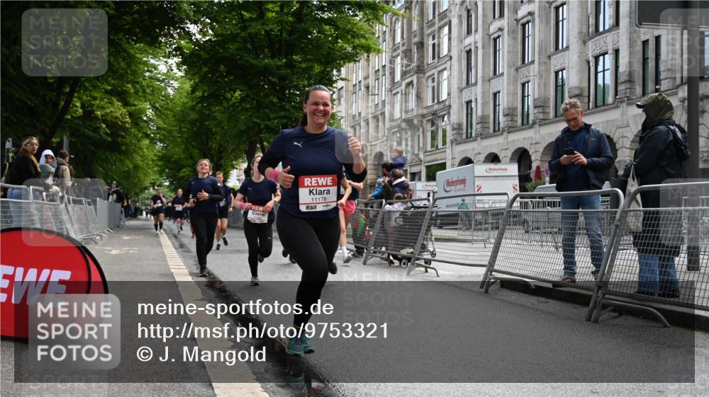 14.06.2026 - REWE Women's Run J. Mangold http://msf.ph/oto/9753321 14.06.2026 10:10:14 Ziel 10185, 10425, 10464, 10878, 10903, 11022, 11178, 11339, 11345, 11486 meine-sportfotos.de