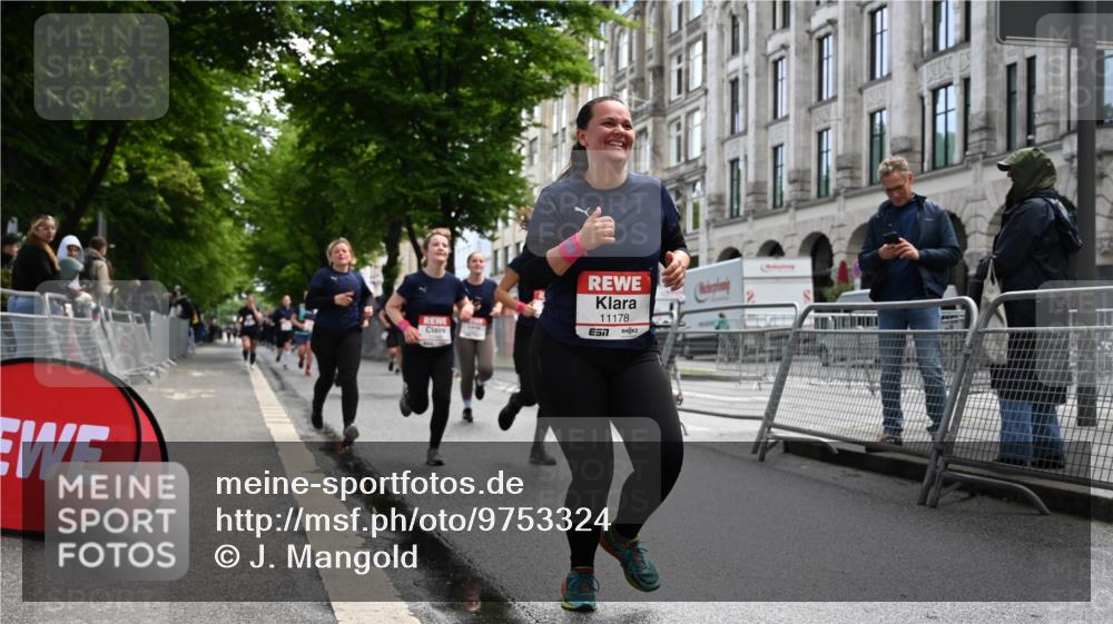 14.06.2026 - REWE Women's Run J. Mangold http://msf.ph/oto/9753324 14.06.2026 10:10:15 Ziel 10185, 10425, 10464, 10878, 10903, 11022, 11178, 11339, 11345, 11486 meine-sportfotos.de
