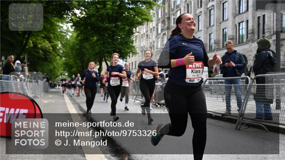 14.06.2026 - REWE Women's Run J. Mangold http://msf.ph/oto/9753326 14.06.2026 10:10:15 Ziel 10185, 10425, 10464, 10878, 10903, 11022, 11178, 11339, 11345, 11486 meine-sportfotos.de