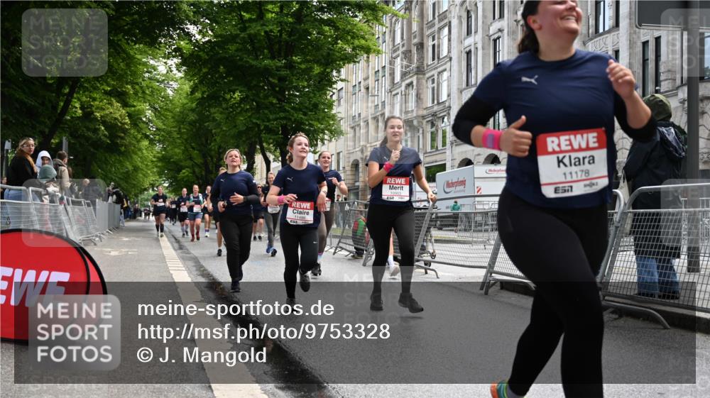 14.06.2026 - REWE Women's Run J. Mangold http://msf.ph/oto/9753328 14.06.2026 10:10:15 Ziel 10185, 10425, 10464, 10878, 10903, 11022, 11178, 11339, 11345, 11486 meine-sportfotos.de